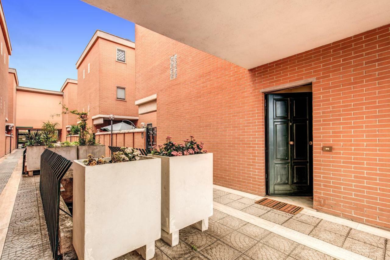 House Between Rome And The Sea Casal Palocco Bagian luar foto