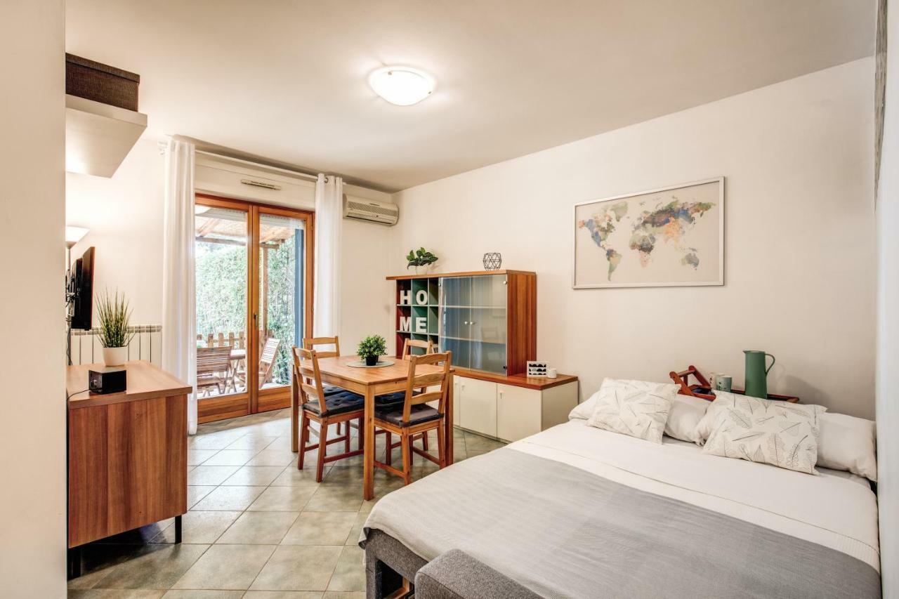House Between Rome And The Sea Casal Palocco Bagian luar foto
